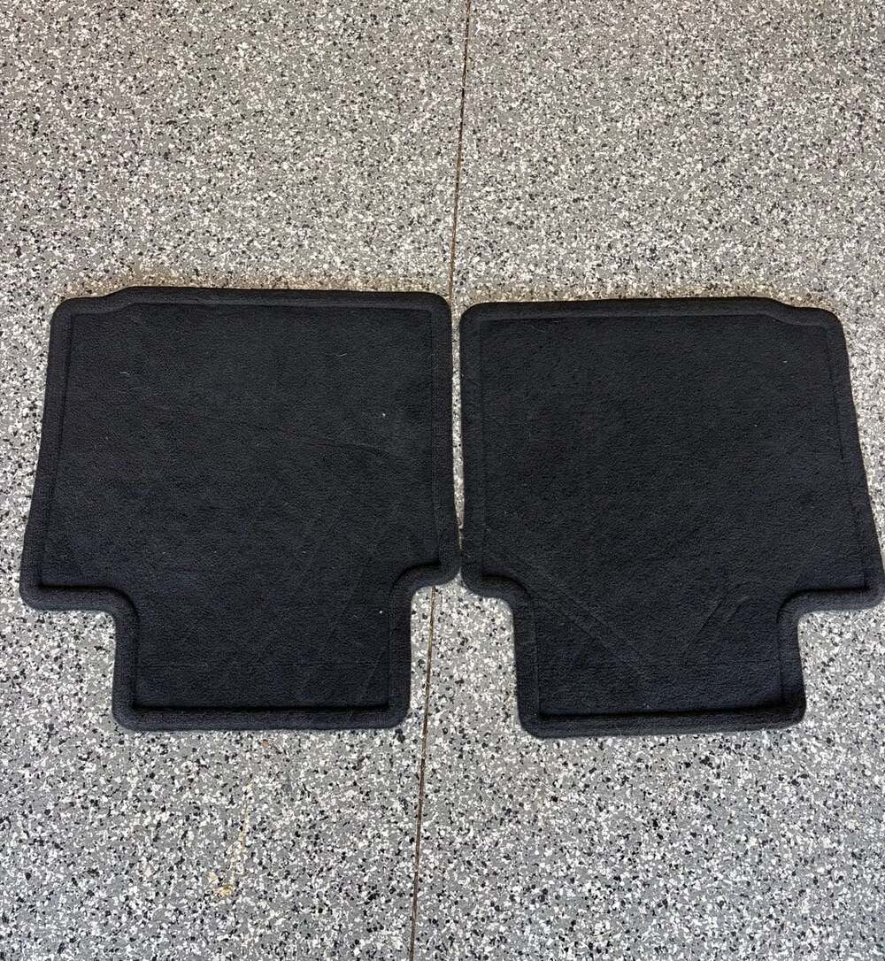 OEM GM Carpet Floor Mats Set Black Front Part Number 23142114 Akro Edge